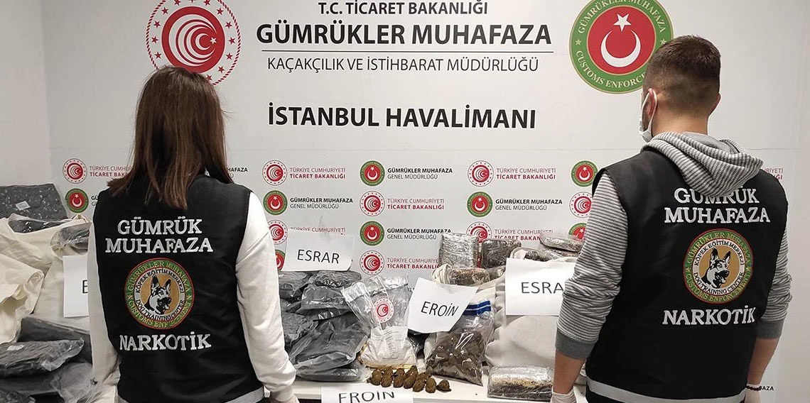 İstanbul Havalimanı'nda 34,4 kilo kokain: Güney Amerika'dan gelen valizdeki sıvı da Afrika'dan gelen duş jelle