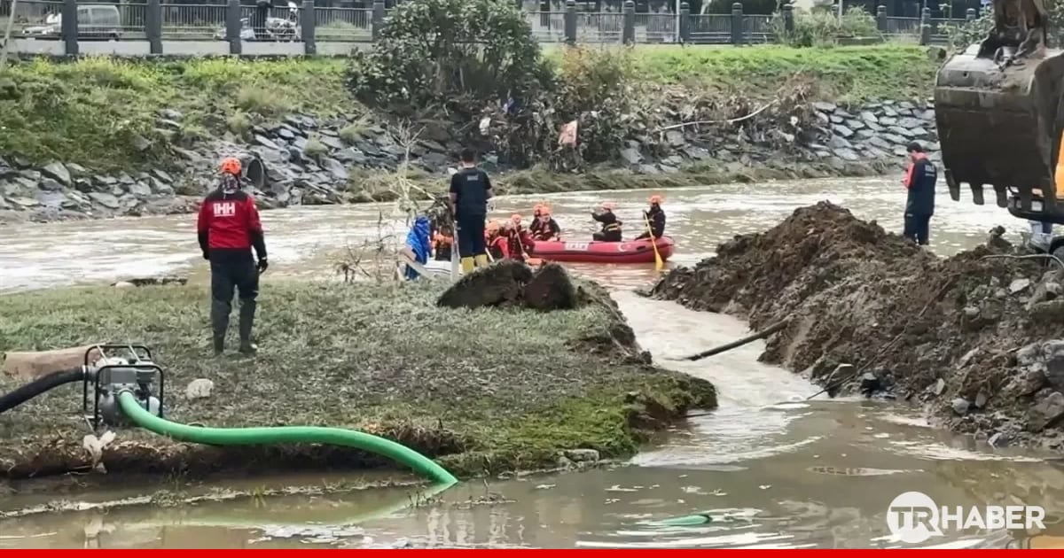 İstanbul Kağıthane'de belediye önündeki göletin suyu dereye akıtıldı: ekipler altında ne arıyor?