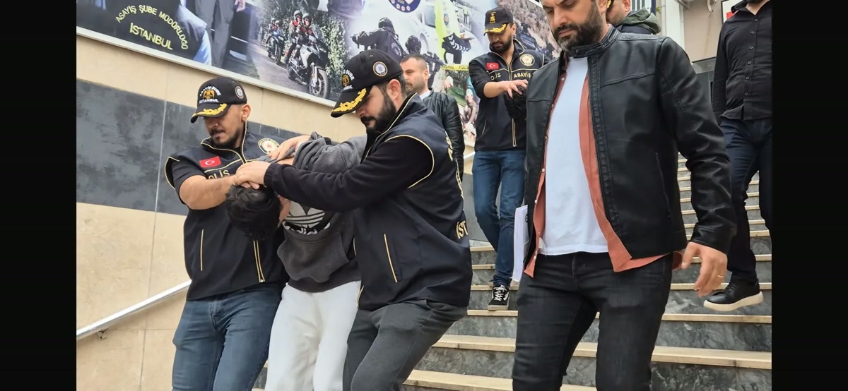 İstanbul Küçükçekmece'de iş yerinin önündeki silahlı saldırı: Hakan Uğur'u vuran iki motosikletlinin arkasında