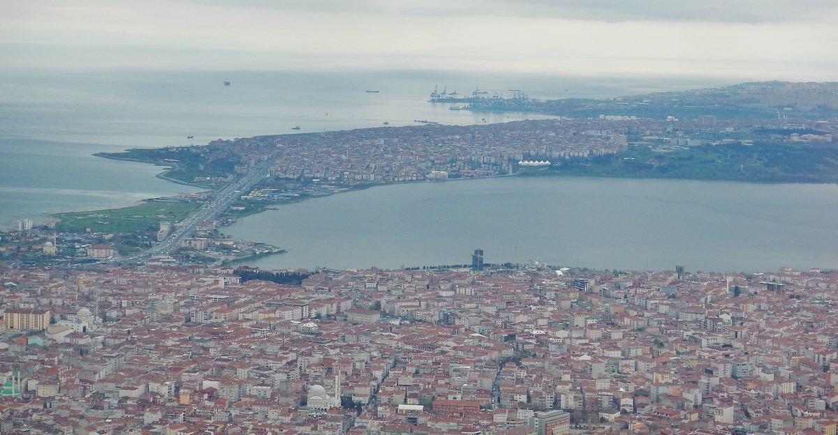 İstanbul Küçükçekmece silahlı saldırı: maskeli iki adamın kovalamacası hangi mahallede bitti