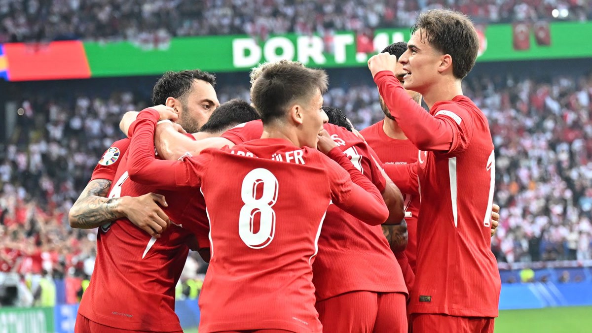 İstanbul'da Montella'ya plaketli veda: TFF'nin iki maçlık teknik direktör formülünde öyle bir isim geçiyor ki