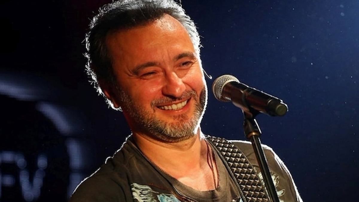 İstanbul'da şarkıcı Nev ikinci kez entübe edildi: menajeri neden acil kan bağışı çağrısı yaptı?