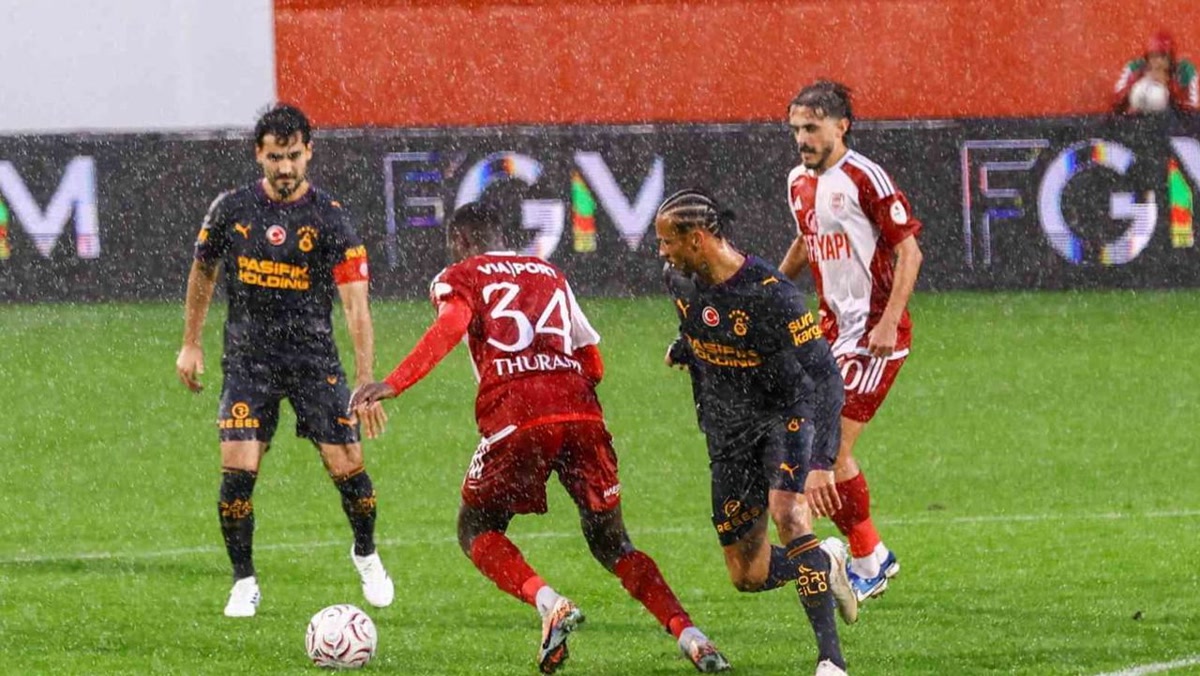 İstanbul Pendik'te Pendikspor - Galatasaray hazırlık maçı: GS devreyi 3-0 geride kapattı, ikinci yarıda öyle b