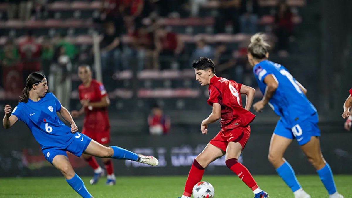 İstanbul Pendik'te Türkiye - Slovenya maçında A Milli Kadın Futbol Takımı 90+3'te öyle bir şey yaşadı ki