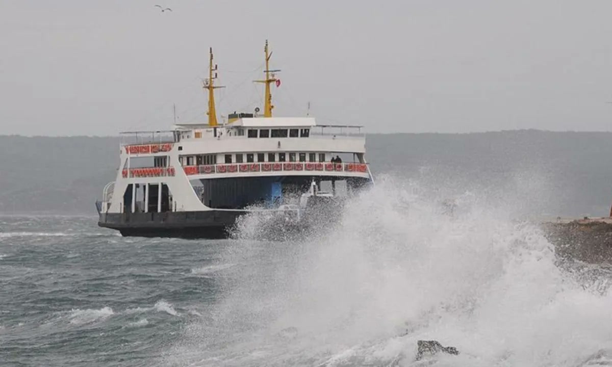 İstanbul'da sağanak gökyüzünü de kilitledi: İstanbul Havalimanı ve Sabiha Gökçen'e inemeyen 46 uçak Ankara'dan