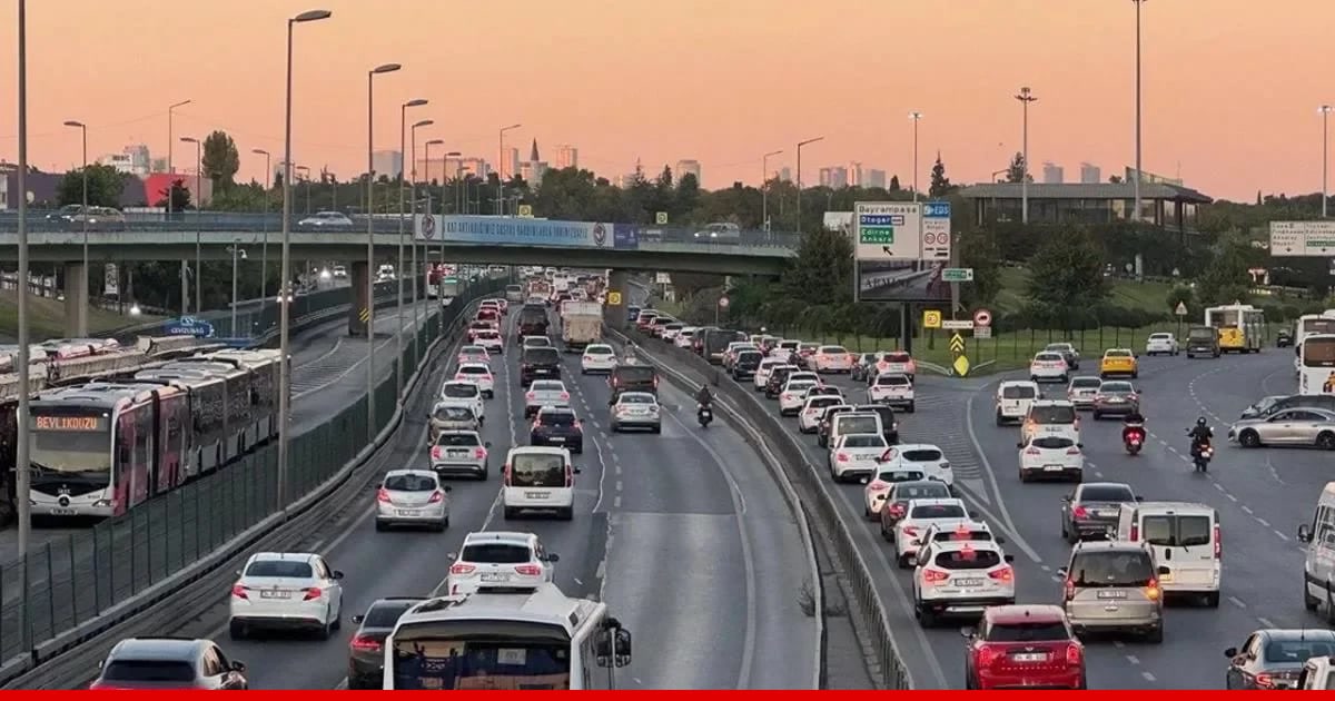 İstanbul'da 4 Ekim Pazar sahil yolu 6 saat kapalı: Yenikapı–Sarayburnu hattında trafiği durduran şey ne?