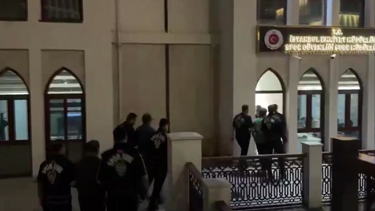 İstanbul'da Şampiyonlar Ligi gecesine bir gün kala Galatasaray-Barcelona karaborsa bilet satanların 9 adresine