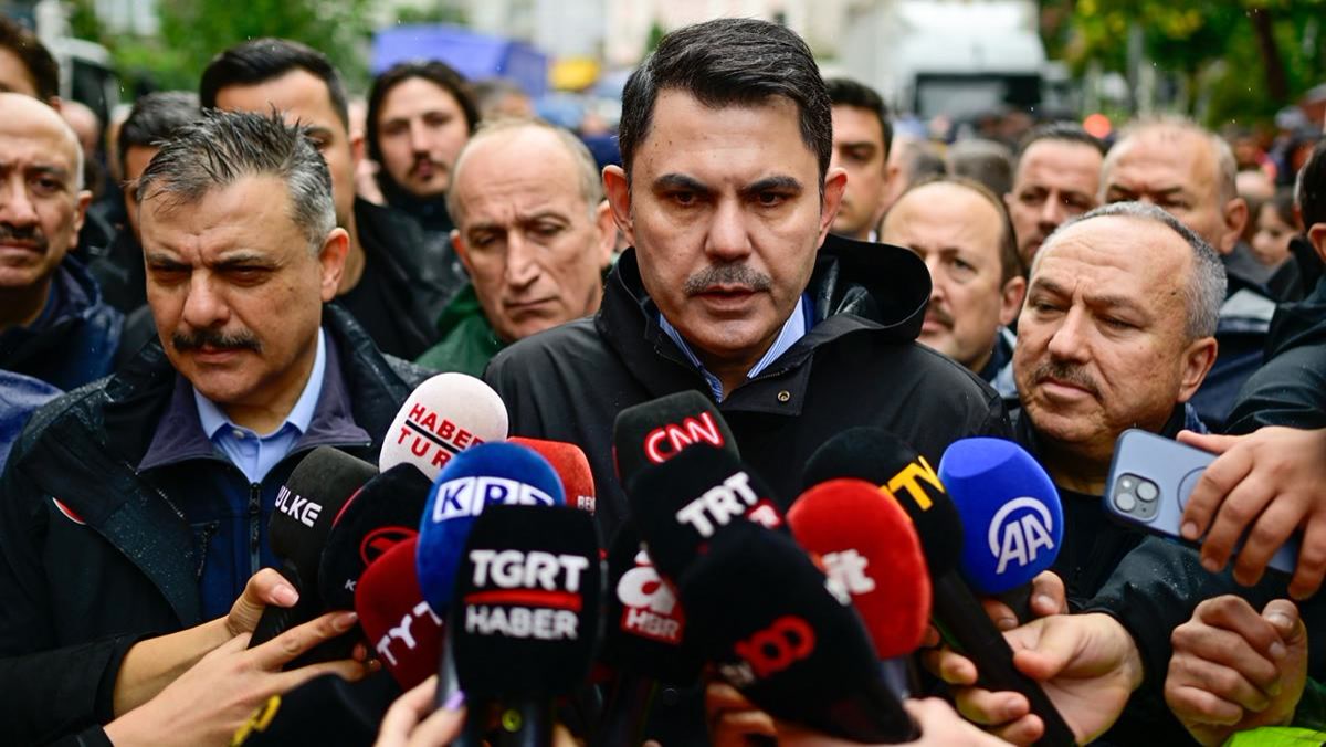 İstanbul Sarıyer'de selin vurduğu Ayazağa'ya inen Murat Kurum ile Mustafa Çiftçi'den Özgür Özel'e çağrı: '83 y