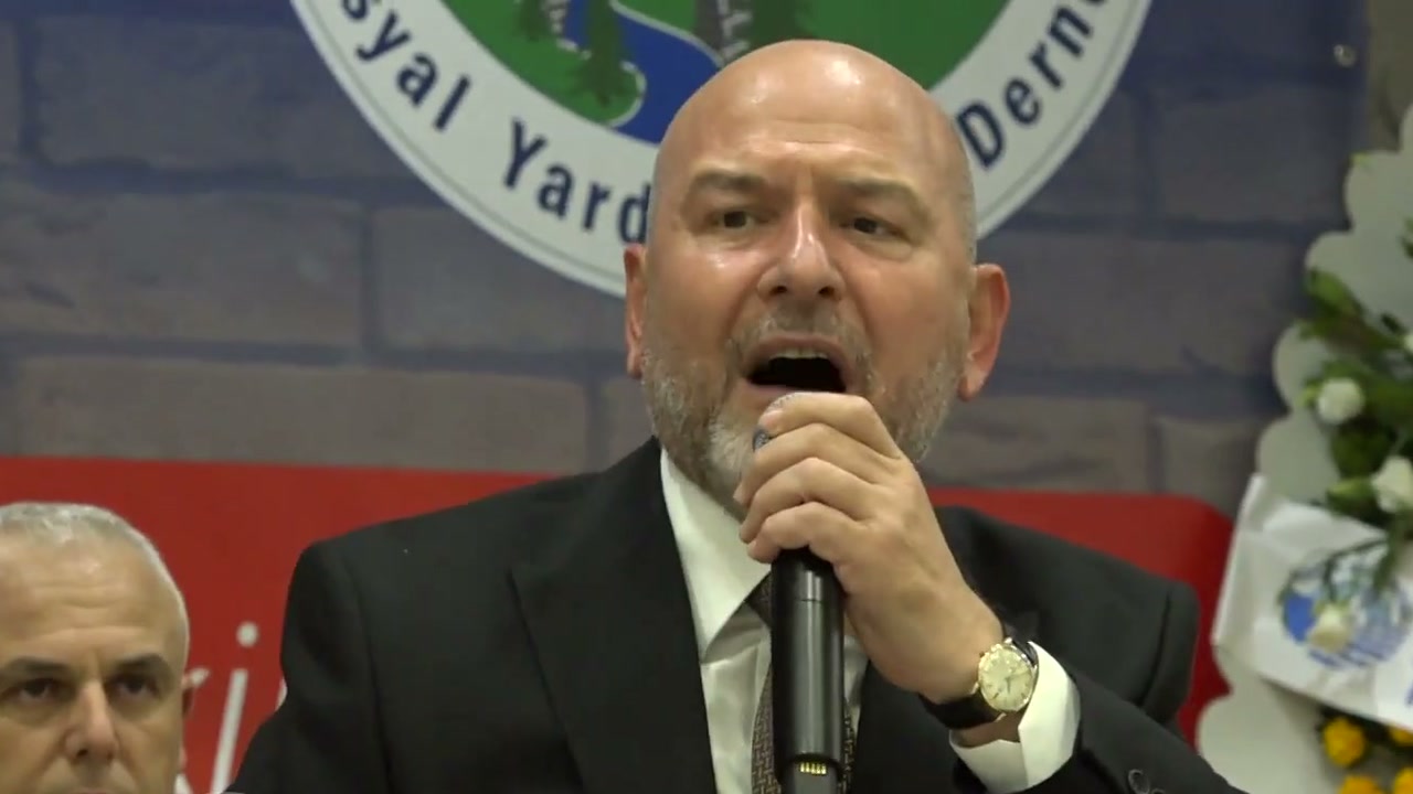 Süleyman Soylu Ağasar Vadisi Sosyal Yardımlaşma Derneği gecesinde konuşurken