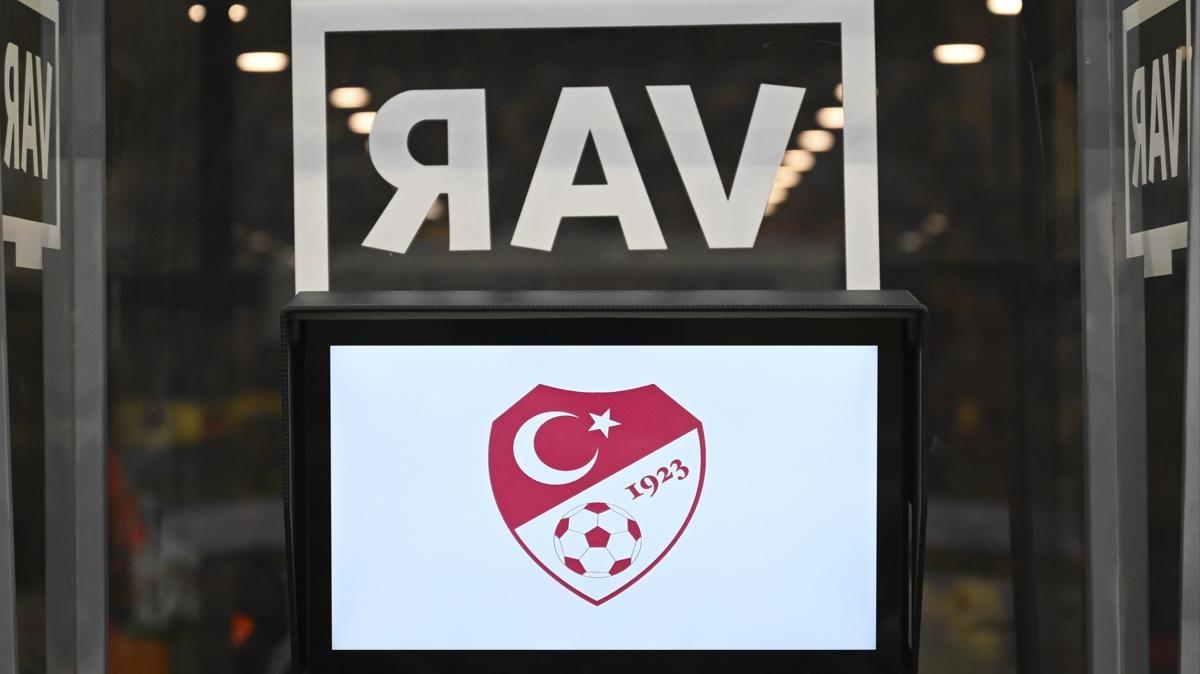İstanbul'da VAR kayıtları çıktı, Atilla Karaoğlan'ın derbideki 67. dakika kararı yeniden masada: penaltı var m