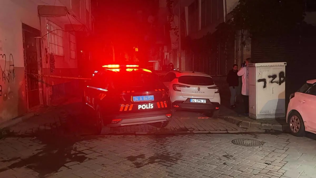 İstanbul Zeytinburnu'nda ihbara giden polise ateş açıldı: kapıyı açmayan evde gece yarısı ne yaşandı?