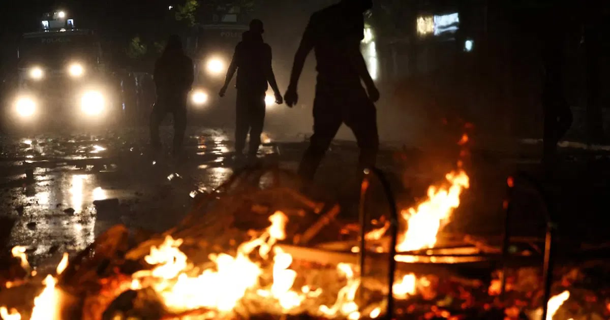 İtalya'da Milano protestosu iki gündür sürüyor, Arnavutluk'ta öfke başbakanın kapısına dayandı: sırada ne var