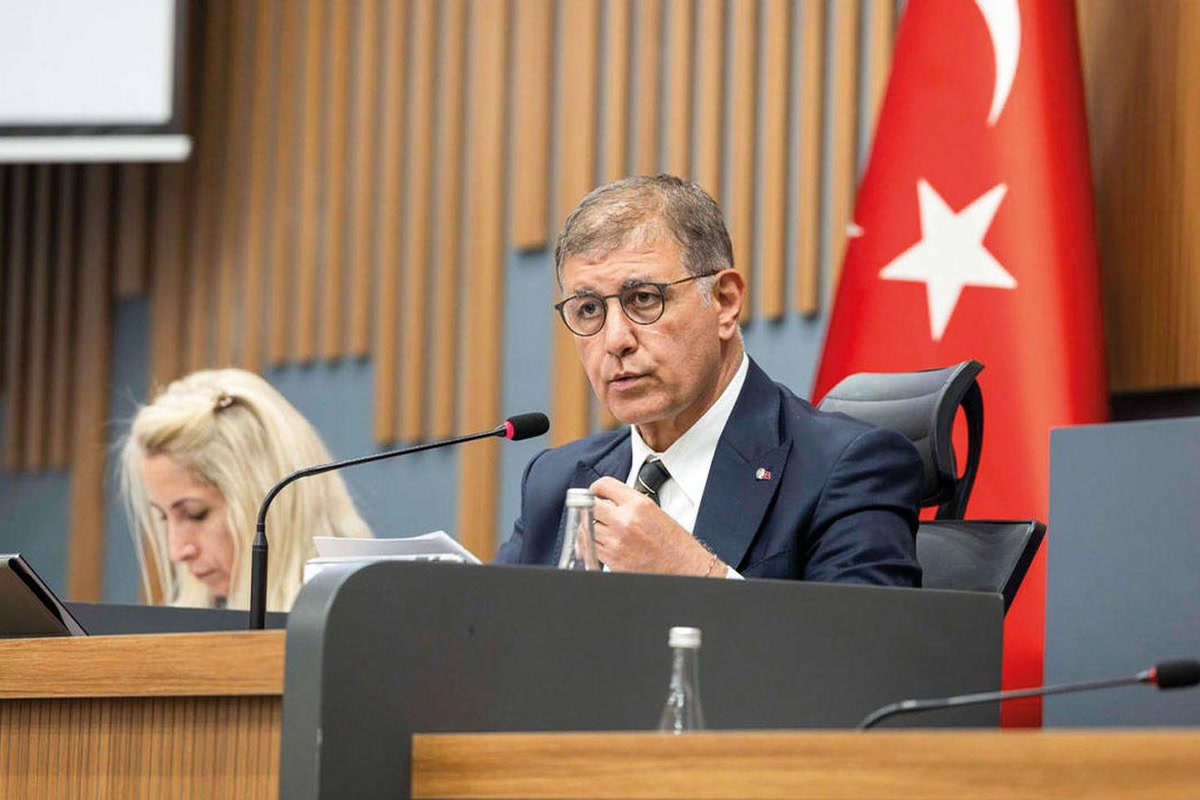 İzmir'de Cemil Tugay ADD üyeliğini e-Devlet'ten bir tıkla bitirdi: AK Parti'ye giden yolun ilk adımı mı, yoksa