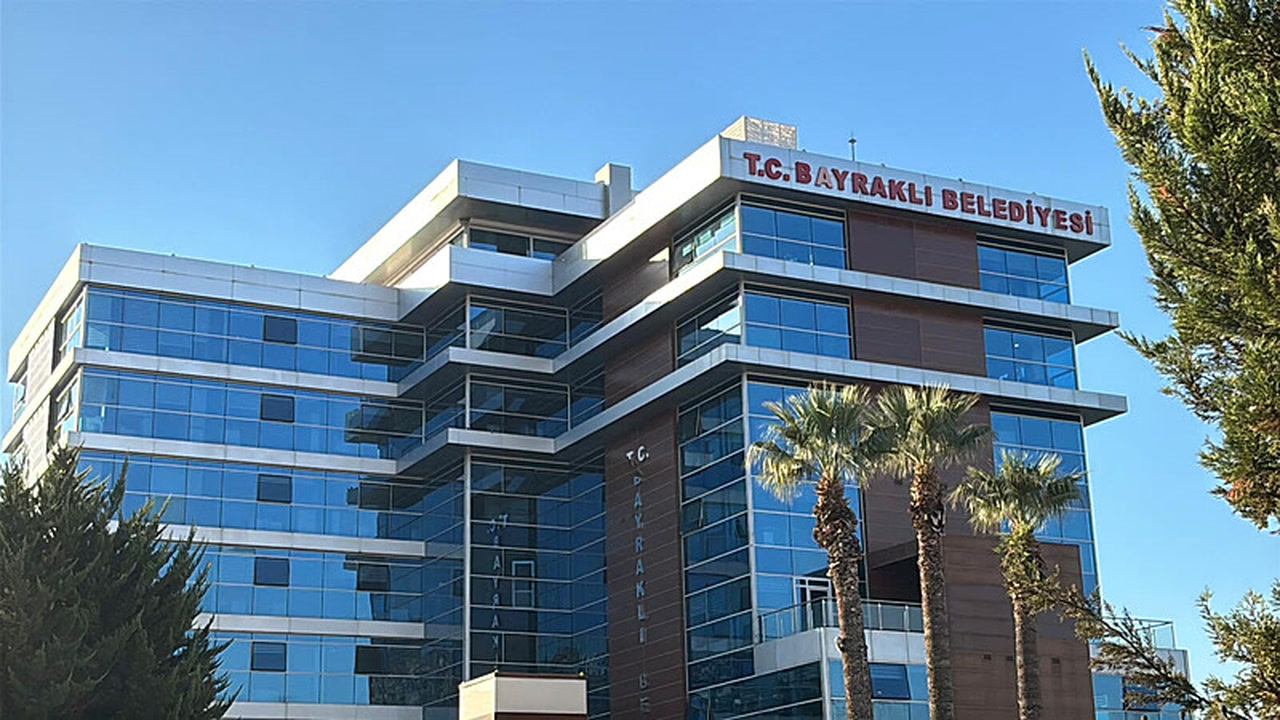 İzmir'de Cumhuriyet Halk Partisi'nin yönettiği Bayraklı Belediyesi'ne şafak operasyonu: 48 kişilik listede kimler var?