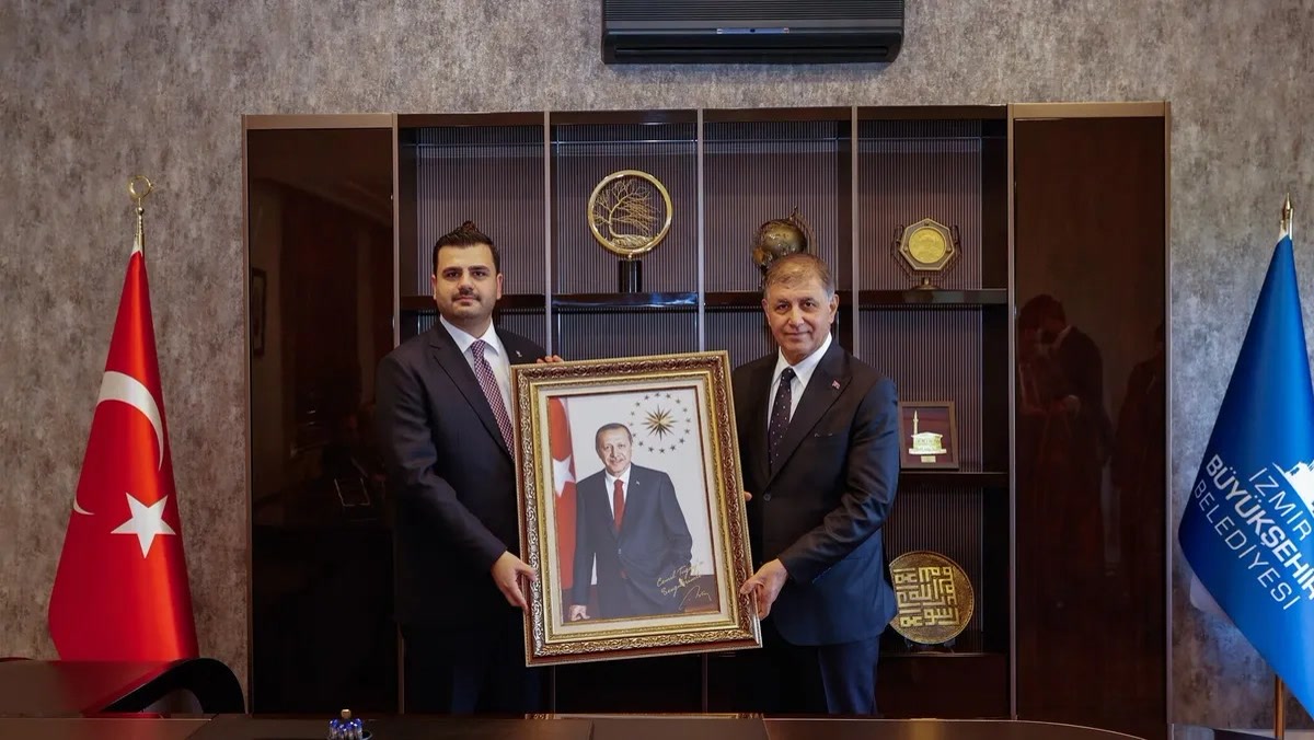 İzmir'de Eyyüp Kadir İnan 2028 için rekor oy dedi: belediye meclis üyelerine hangi çağrıyı yaptı?