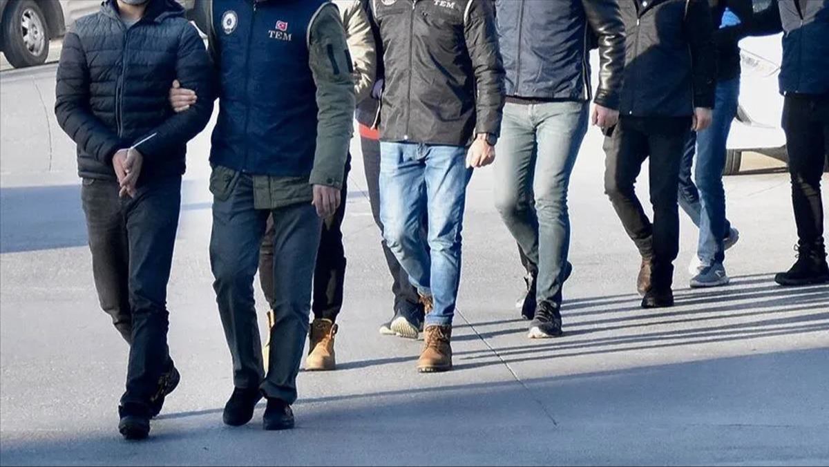 İzmir'de FETÖ operasyonu: 4 ilde 21 gözaltı, ekipler o isimlere meğer başka bir yerden ulaşmış