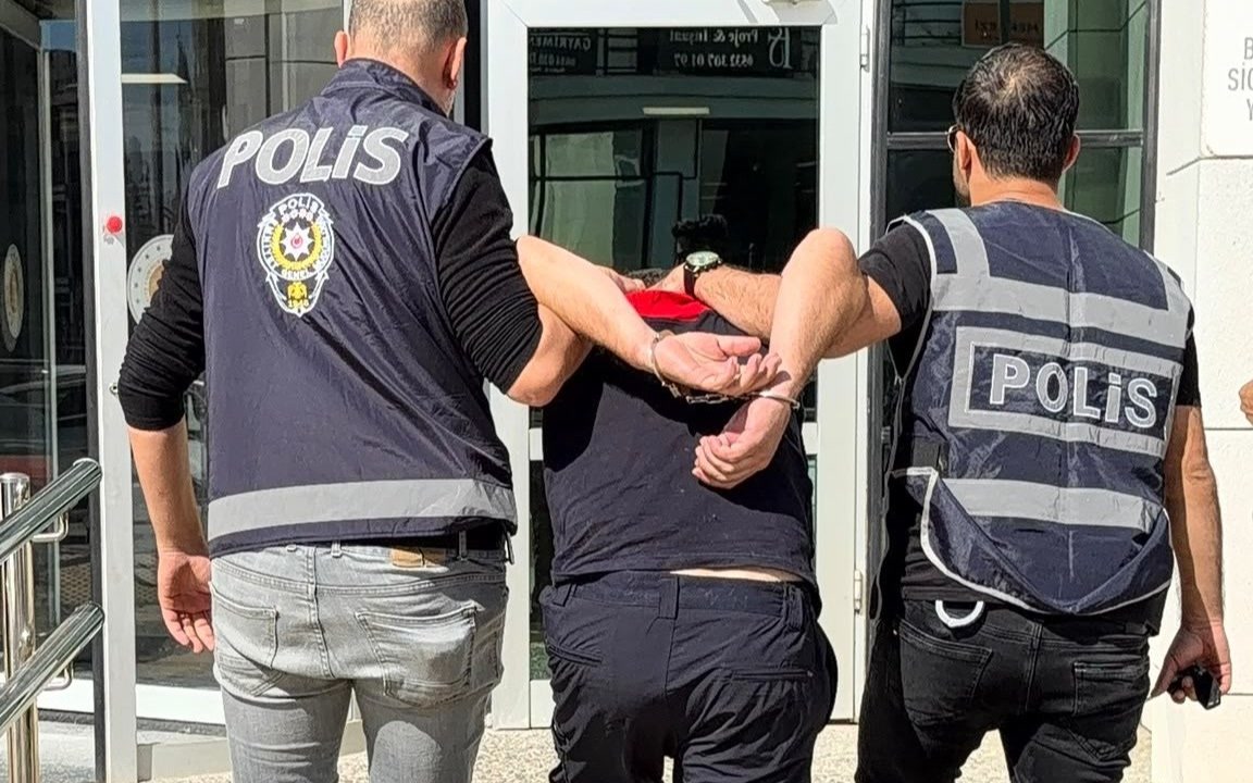 İzmir'de itfaiye personeli ev yaktı iddiası: Eski sevgilisinin evinde öyle bir gece yaşandı ki