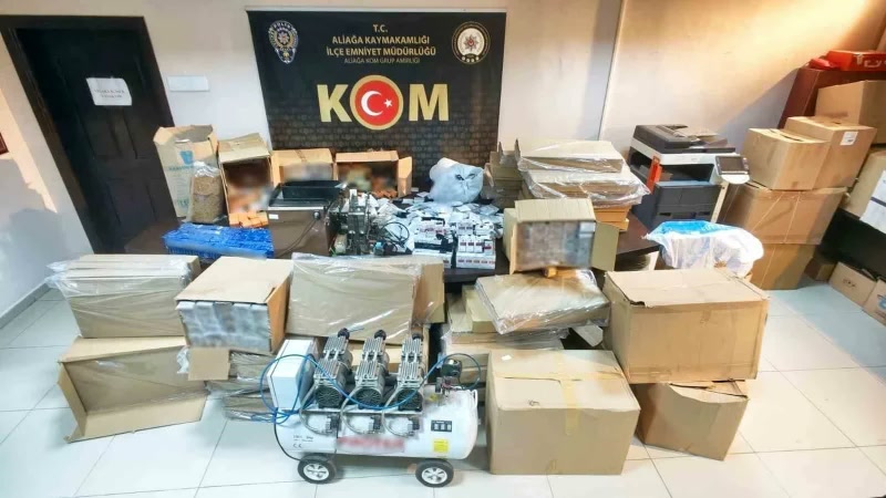 İzmir'de yılın en büyük kaçak içki operasyonu: Buca'daki depoda 23 binden fazla şişenin yanında bir şey daha v