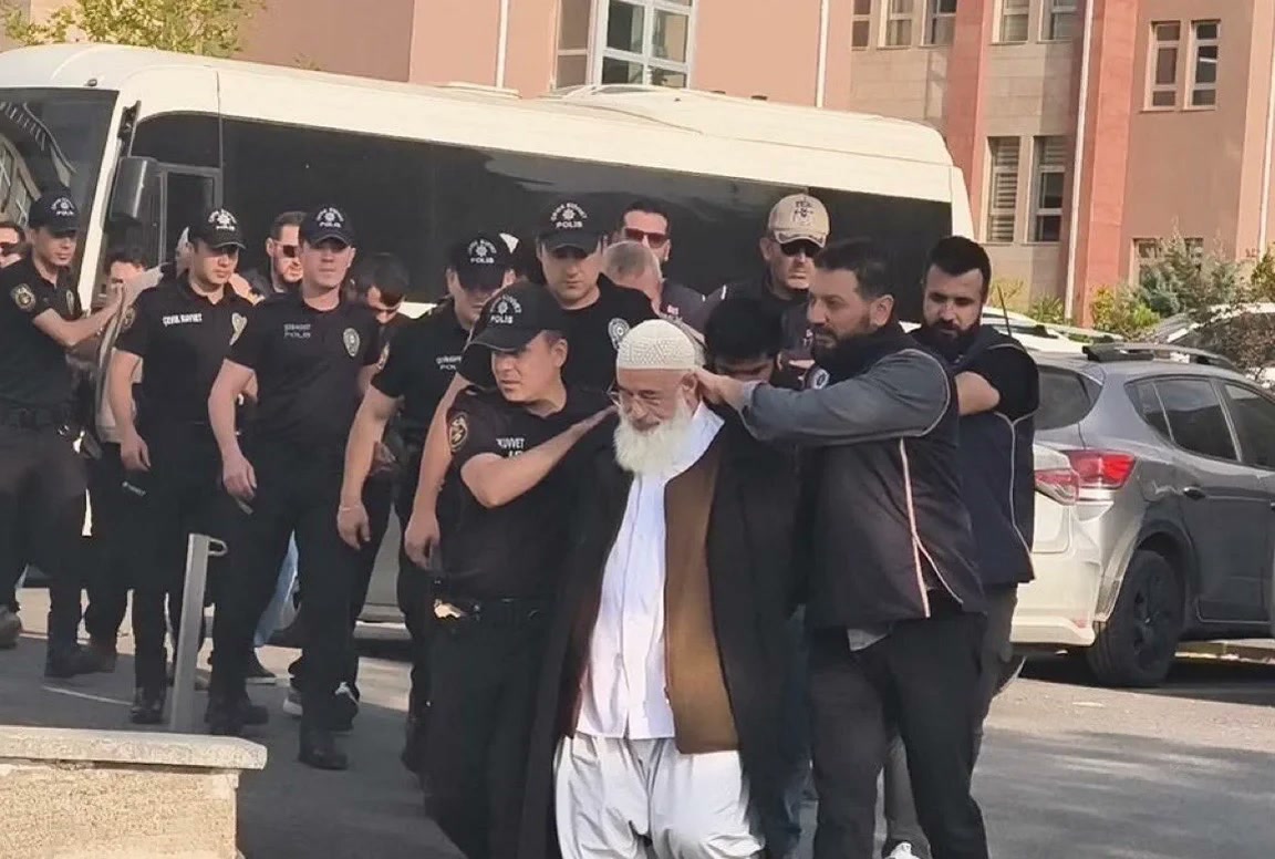 Kahramanmaraş'ta Kul Sadi Yüksel'in ters kelepçeli görüntüsü ortalığı karıştırdı: İçişleri Bakanı'ndan öyle bi