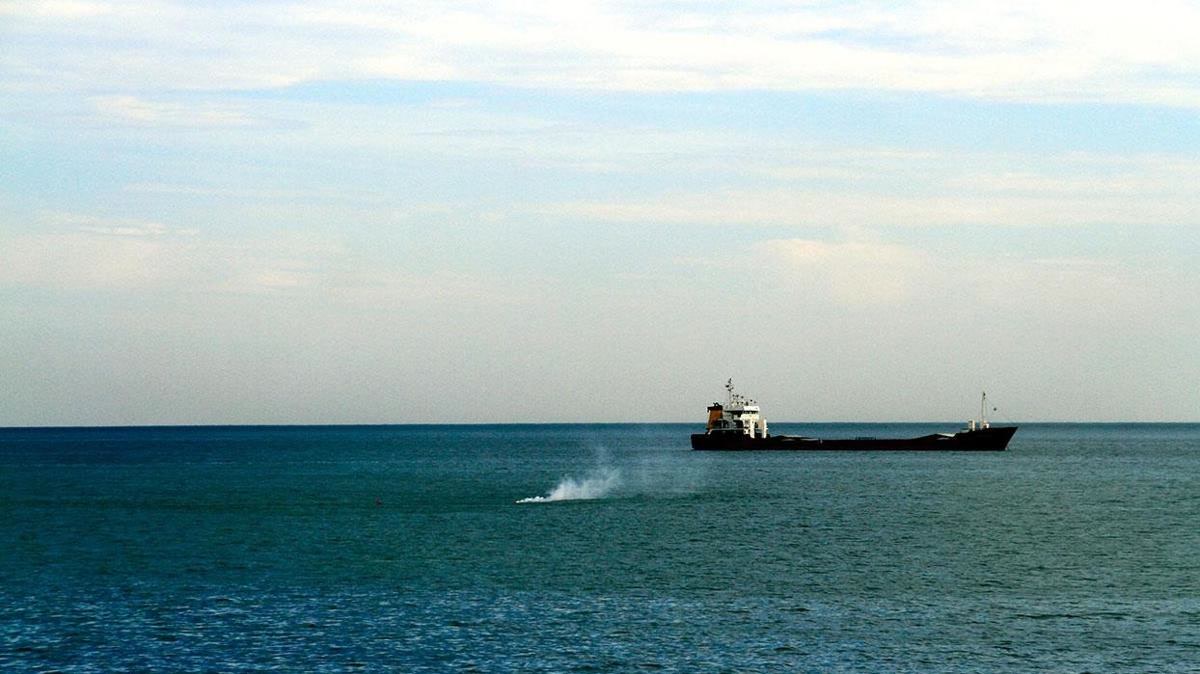 Bulgaristan açıklarında Karadeniz saldırısı: konteyner gemisi 3 insansız deniz aracının hedefi oldu, faili kim