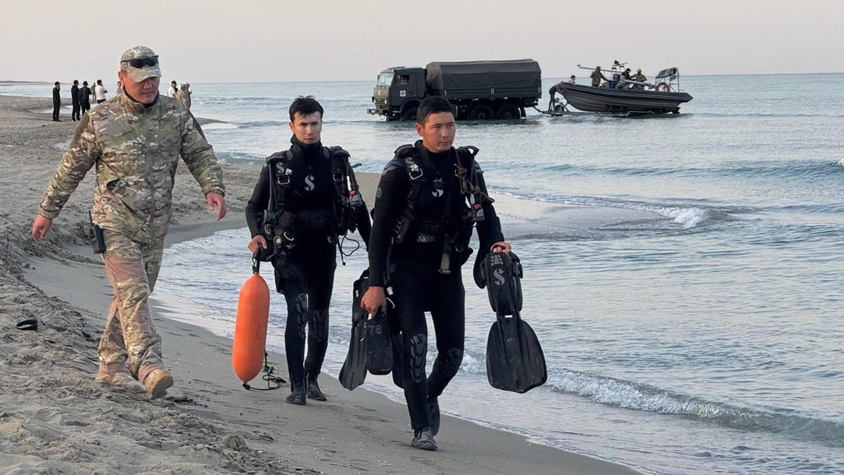 Kazakistan'da 14 askerin Hazar'da can verdiği tatbikatta eski Deniz Kuvvetleri Komutanı için mahkeme ne karar 