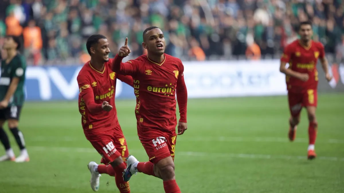 Kocaeli'de Göztepe deplasmana gitti, Kocaelispor'u sahadan bu şekilde gönderdi