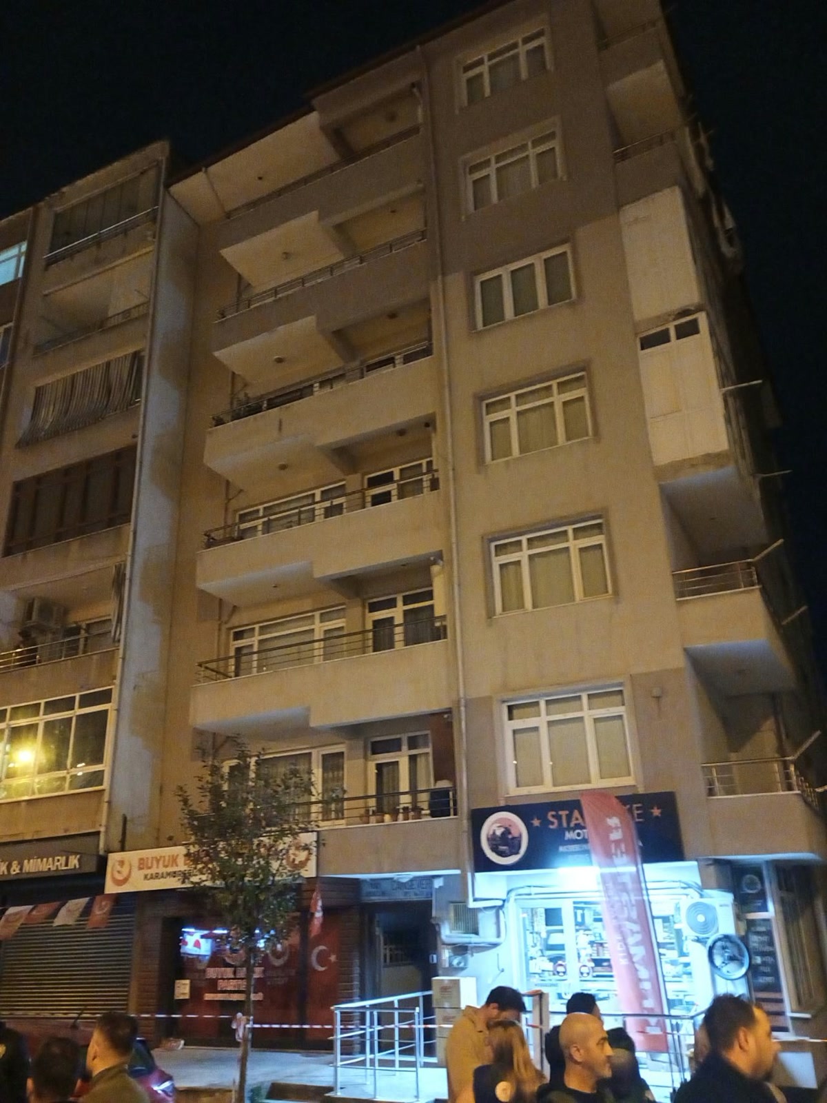 Kocaeli Karamürsel'de gece yarısı 7 katlı binadan ses geldi: 14 daire boşaltıldı, kolon ve kirişlerde ne var?