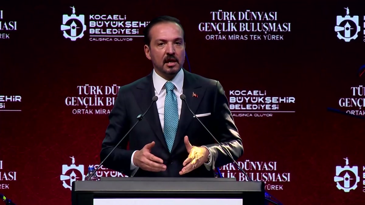Kürşad Zorlu Kocaeli'deki Türk Dünyası Gençlik Buluşması'nda