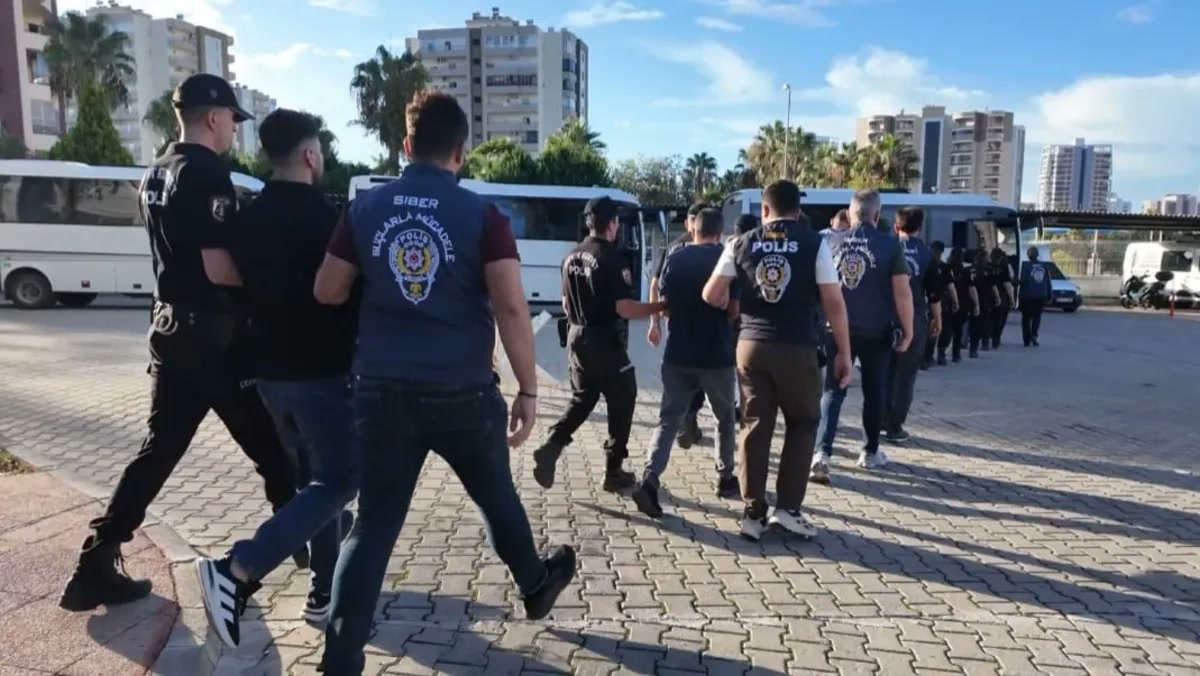 Kocaeli merkezli yasa dışı bahis operasyonunda hesaplardan geçen para 6 milyarı aştı, Mersin ve Kırıkkale'de d