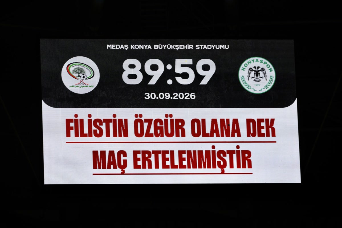 Konya Büyükşehir Stadyumu ekranı 89:59 Filistin özgür olana dek maç ertelenmiştir