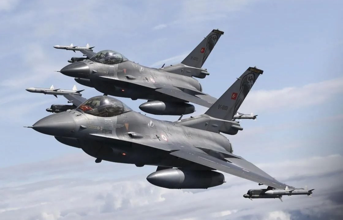 Letonya'da Raivis Melnis Türk F-16 pilotlarını buldu: Lielvārde Üssü'nde Savunma Bakanı onlara ne söyledi?