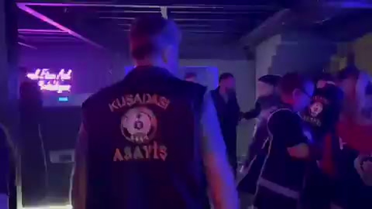 Kuşadası'nda bir gece kulübüne yapılan baskın: Çocuk Şube ve Asayiş ekipleri içeride