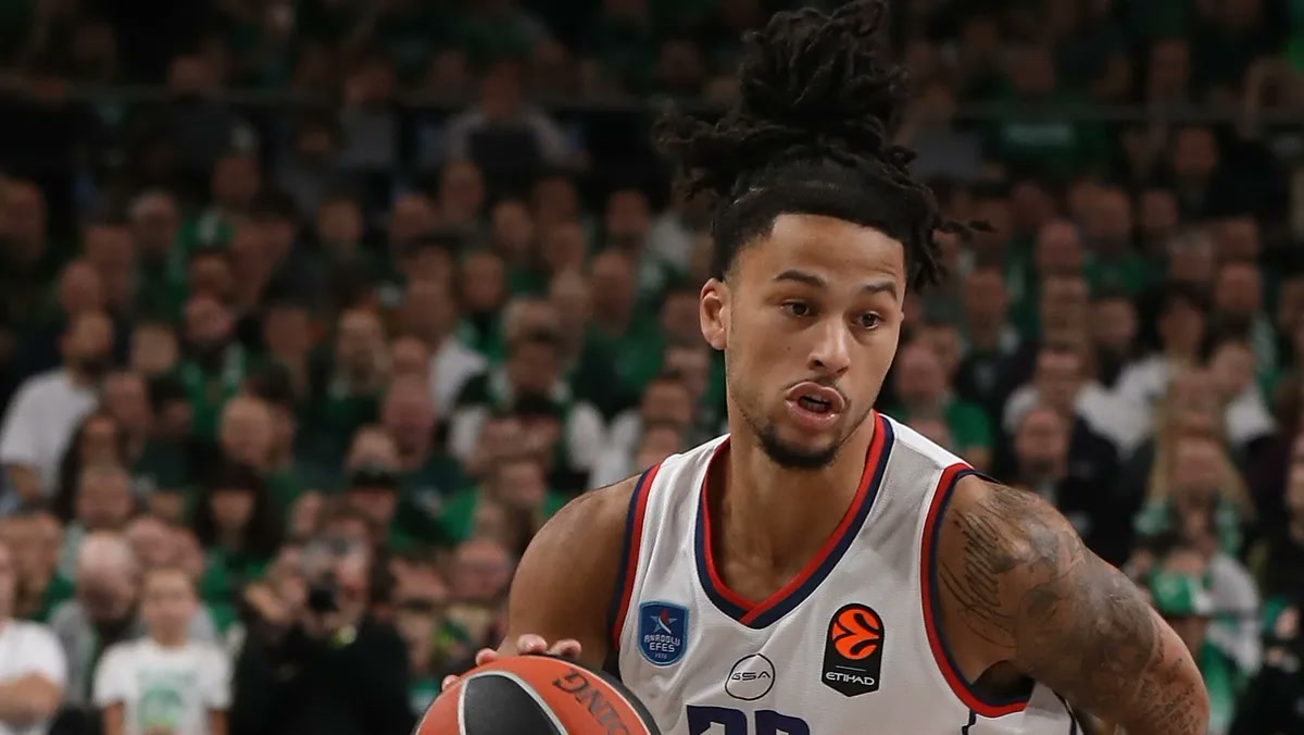 Litvanya'da Žalgiris - Anadolu Efes maçında Efes 12 sayı öne geçti, Žalgiris farkı 3'e indirdi, sonra öyle bir