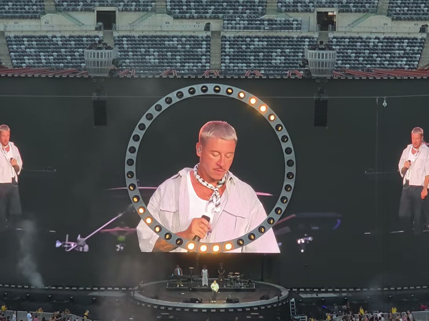 4 Eylül, MetLife Stadyumu: Macklemore'un turneden çıkarılmasına yol açan konuşma