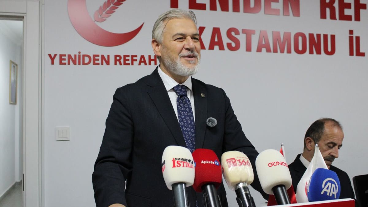 Kastamonu il başkanlığında düzenlenen Yeniden Refah Partisi divan toplantısından bir kare