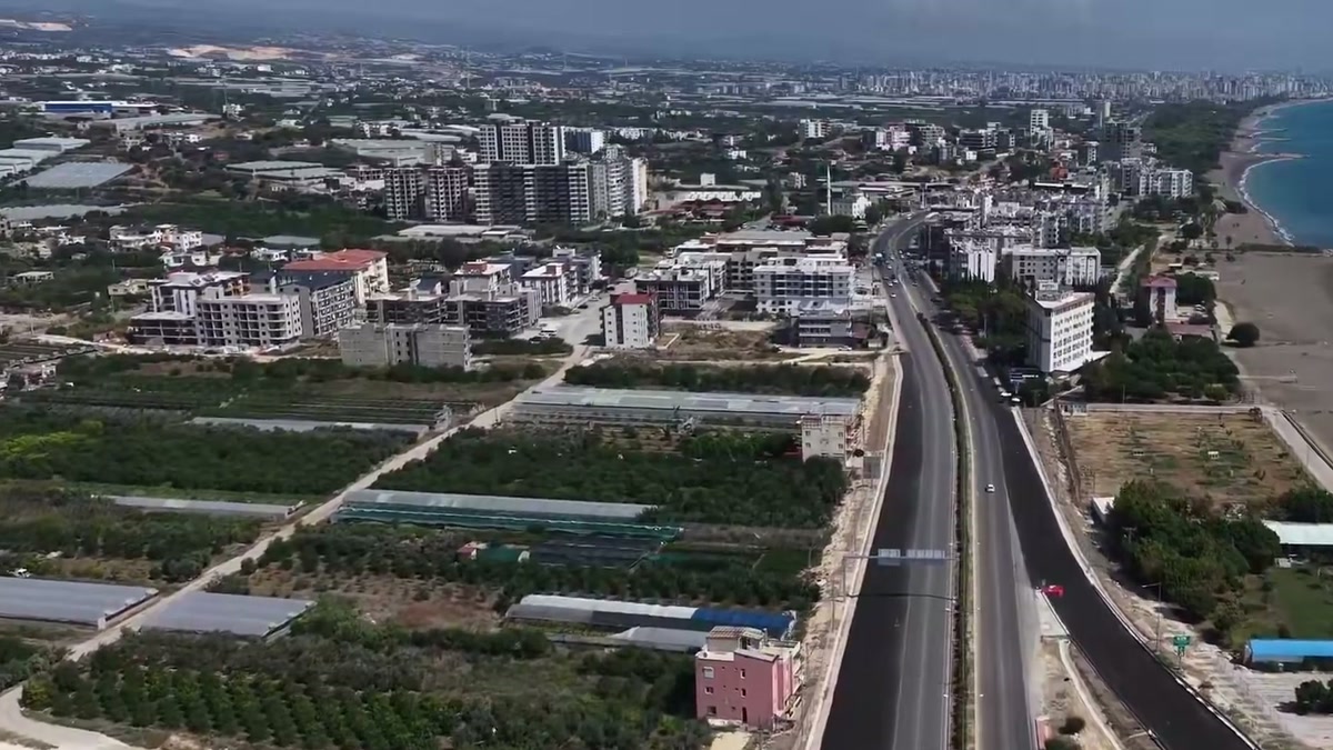 Mersin sahilinde Çeşmeli-Kızkalesi Otoyolu güzergâhı