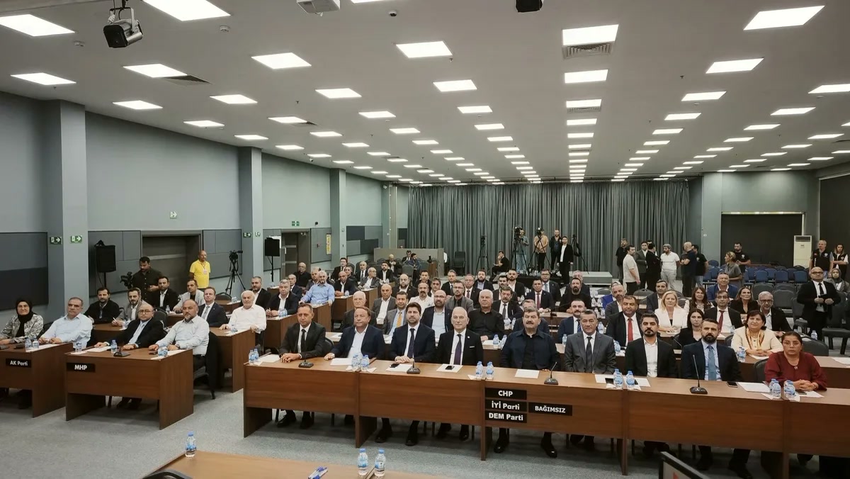 Mersin'de Vahap Seçer'in boşalan koltuğuna meclis üç turda karar verdi: Büyükşehir Belediyesi başkanvekili kim