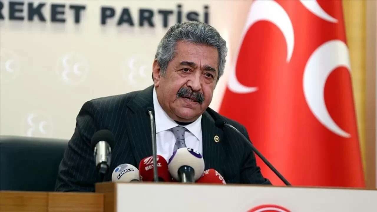 aynı sitede 'ilgili politika haberi' olarak listelenmiş görsel, bu törene ait olduğu teyit edileme