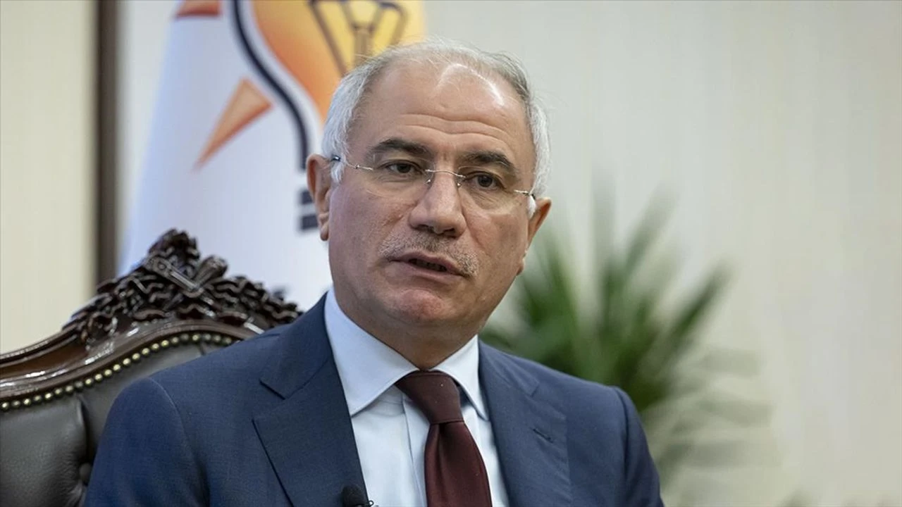 aynı sitede 'ilgili politika haberi' olarak listelenmiş görsel, bu törene ait olduğu teyit edileme