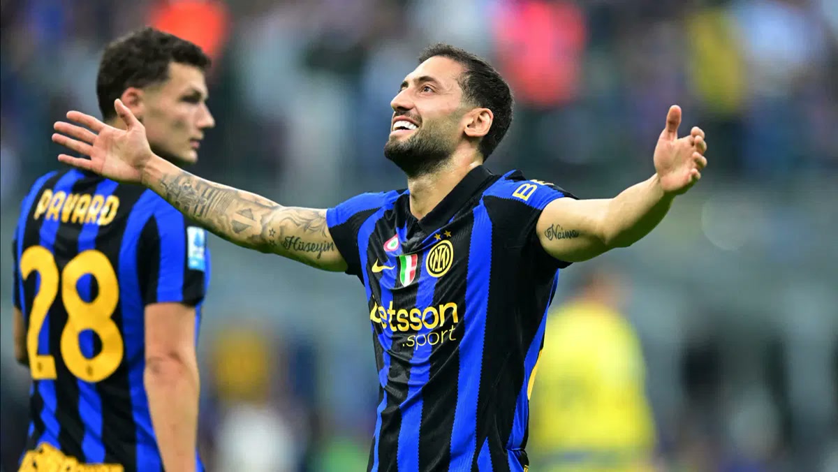 Milano'da Hakan Çalhanoğlu sakatlıktan döndü, Serie A'da Inter-Parma maçının 18. dakikasında öyle bir şey yapt