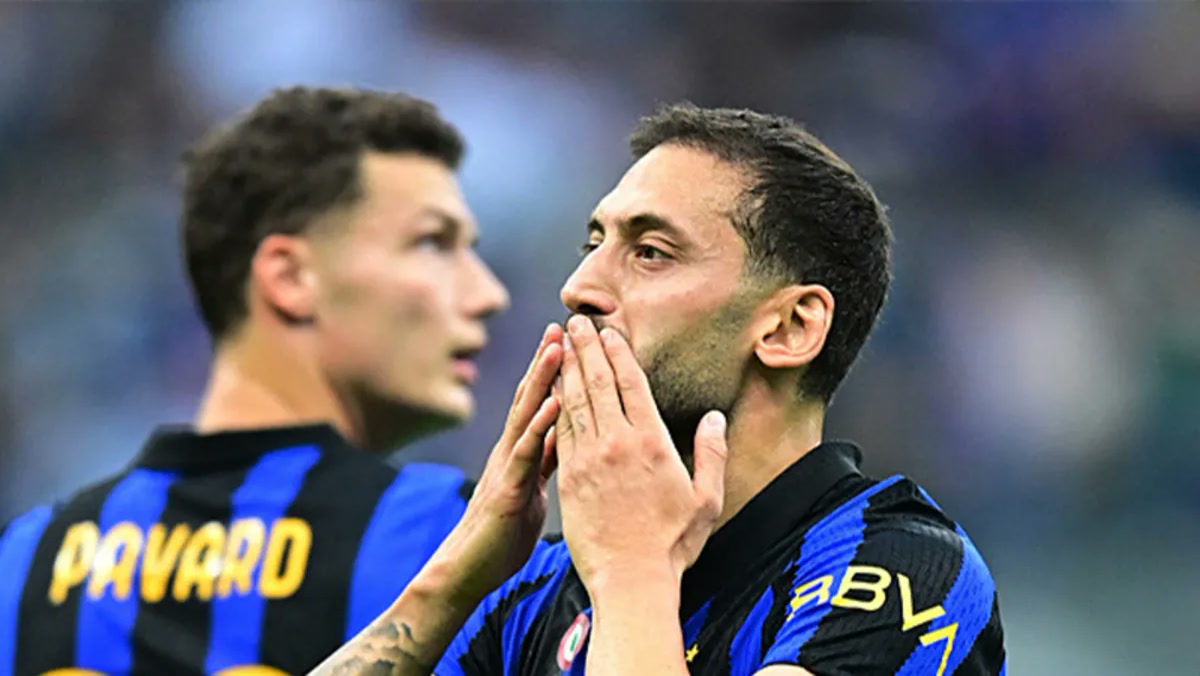 Milano'da Hakan Çalhanoğlu sakatlıktan döndü, Serie A'da Inter-Parma maçının 18. dakikasında öyle bir şey yapt