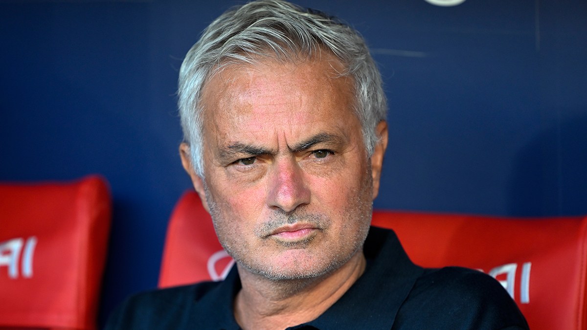 Mourinho Basın Toplantısına Fotoğrafla Çıktı: Hakem İçin