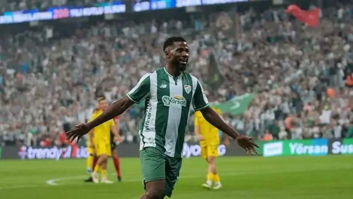 Muğla'da Bursaspor'un golcüsü Kelechi Iheanacho'nun gol serisi öyle bir rakama çıktı ki Metin Oktay ile Saffet