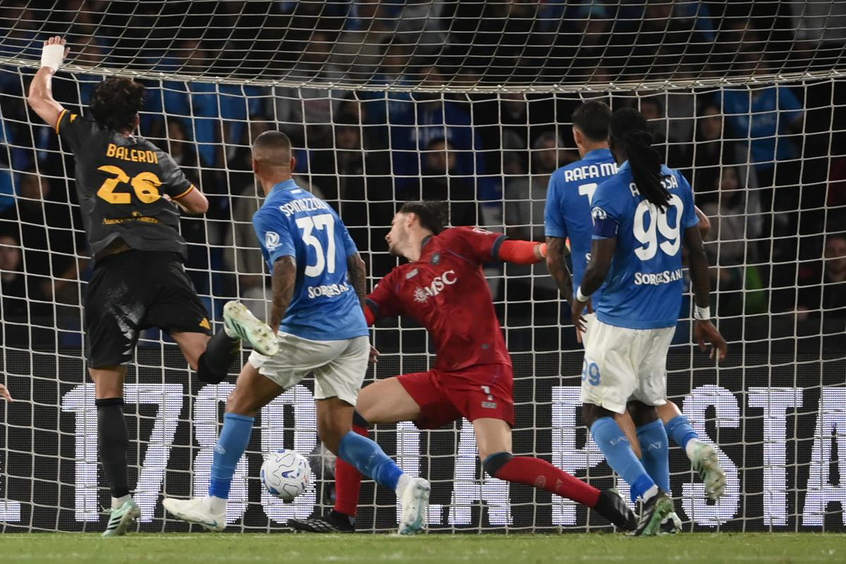 Napoli'de Napoli - Roma maçında McTominay iki kez ağları buldu: Maradona'da son sözü kim söyledi?