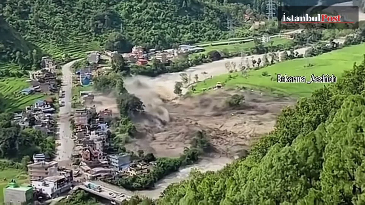 Bhote Koshi vadisini yutan çamur dalgası