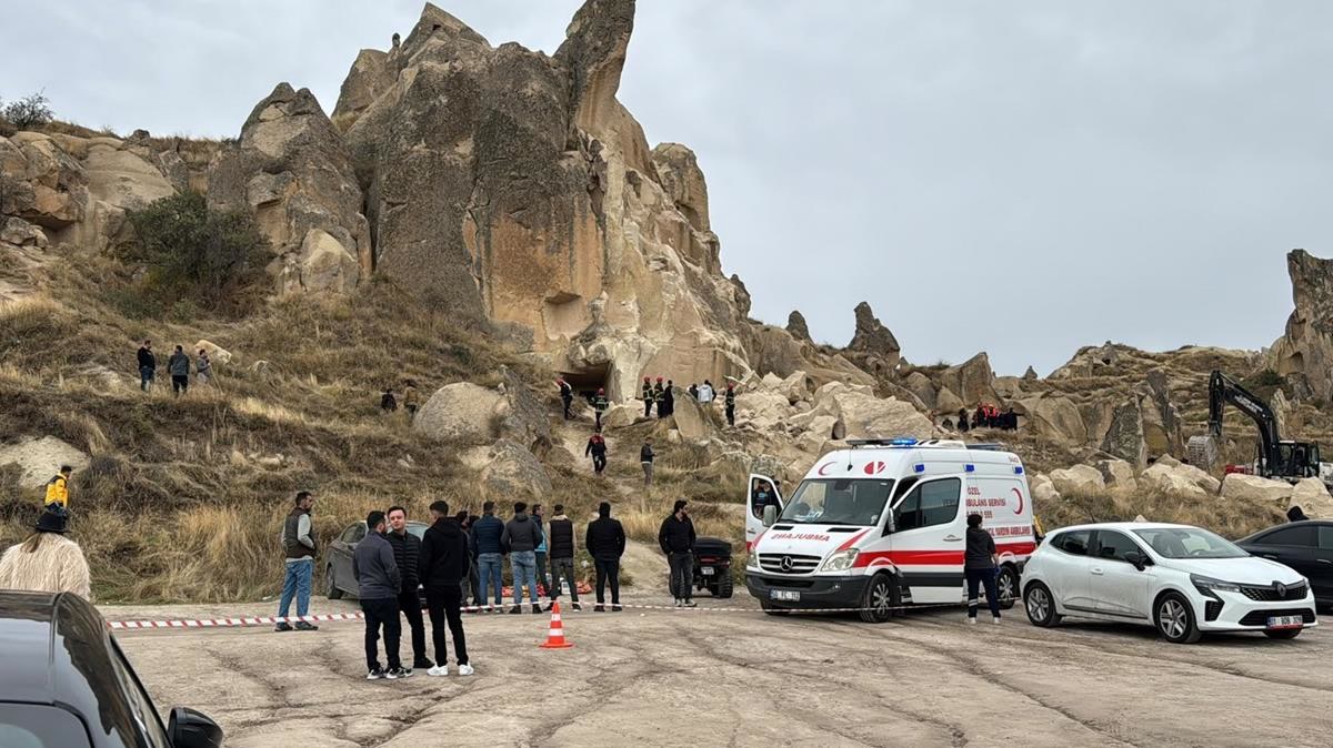 Nevşehir'de Kapadokya peribacası çöktü: Göreme Açık Hava Müzesi girişinde kayaların altında kimler kaldı?