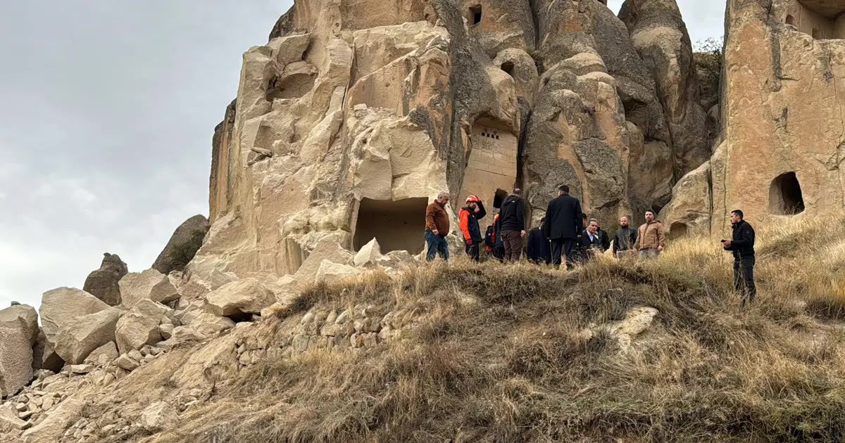 Nevşehir'de Kapadokya peribacası çöktü: Göreme Açık Hava Müzesi girişinde kayaların altında kimler kaldı?