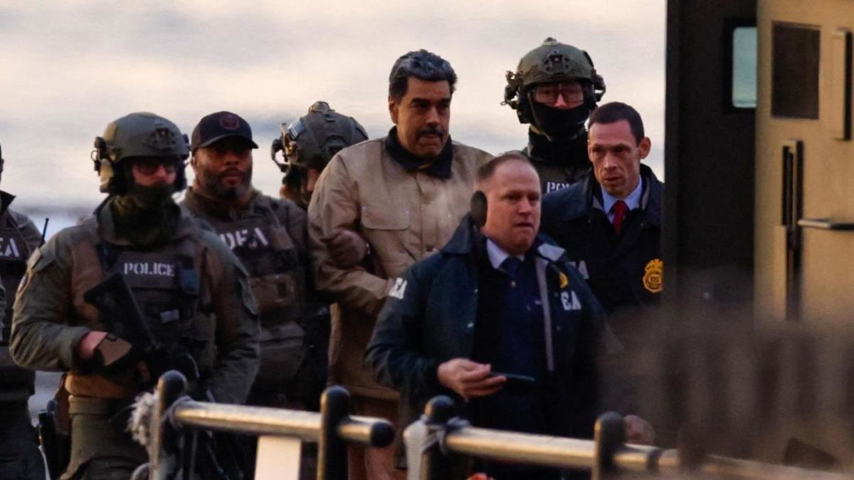 New York'ta hakim karşısına çıkan Maduro ile eşi Flores suçlamaların hiçbirini kabul etmedi; Maduro revize idd
