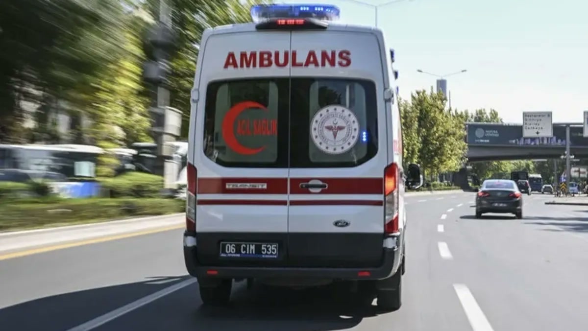 Niğde Aktaş'ta Kayseri yolunda takla atan otomobil 3 kişiyi hastanelik etti, 30 yaşındaki sürücü Arda Arısoy'd