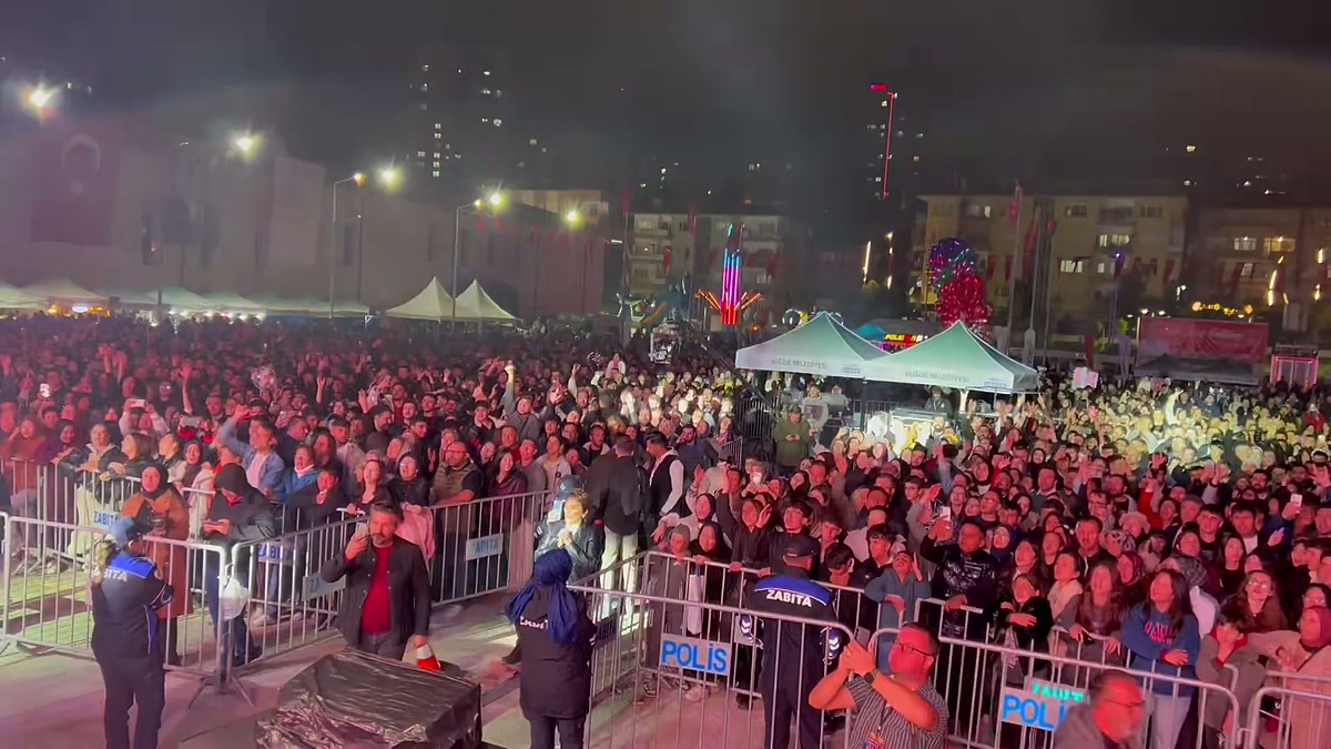 Murat Kekilli'nin Niğde konserini dolduran kalabalık